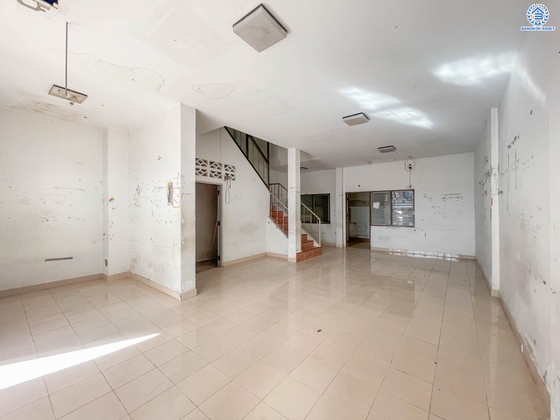 *****บ้านมือสองนนทบุรี โครงการ พิบูลย์การ์เด้นวิลล์ พิบูลย์สงคราม-พระราม5 เนื้อที่ 26.4 ตร.ว. ฟังก์ชัน 4 ห้องนอน 5 ห้องน้ำ จอดรถได้ 2 คัน บนสุดยอดทำเล เหมาะกับการลงทุน เชื่อมถนนพิบูลย์สงคราม, วงศ์สว่าง, นครอินทร์ และติวานนท์ ใกล้จุดขึ้นทางด่วนศรีรัช-วงแหวนรอบนอก ใกล้รถไฟฟ้า "สถานีแยกติวานนท์"